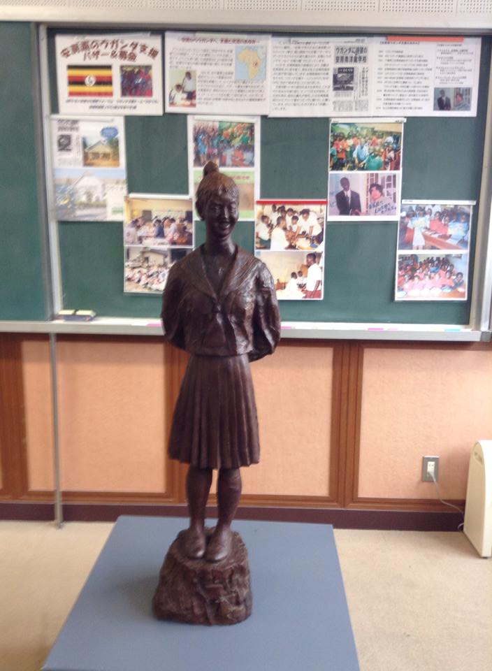 No.1  「安房南高校生徒像」／The Bronze statue “Awa-Minami High School Student Statue”